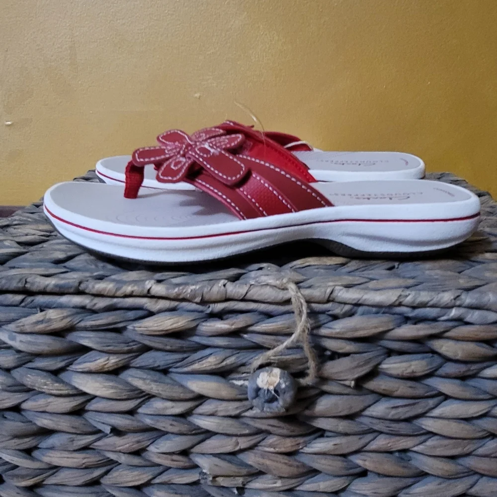 Clarks Women's Cloud Steppers Red Sandals Size 5 - Picture 3 of 10